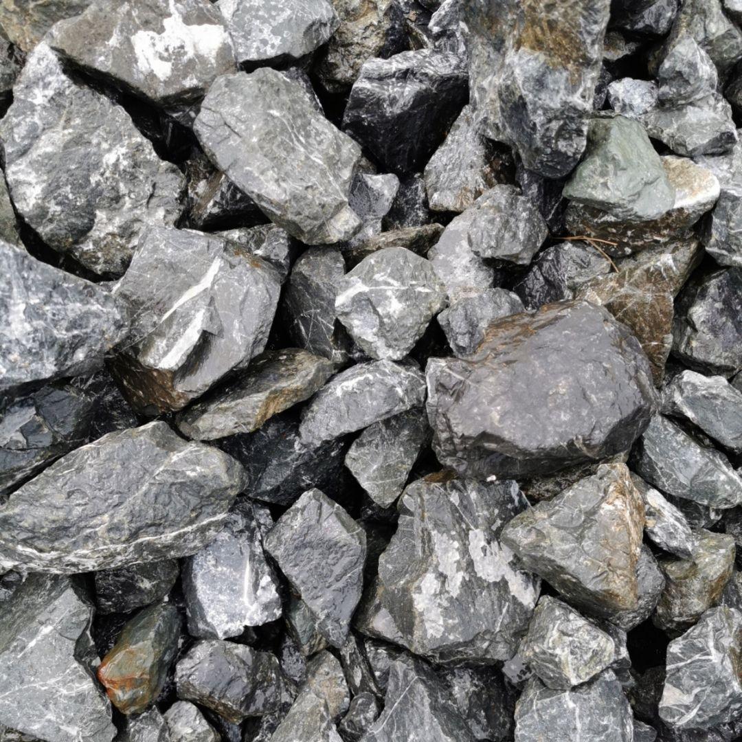 秩父産グレーストーン　1000キロ　庭石　石　鑑賞石　庭　ガーデニング