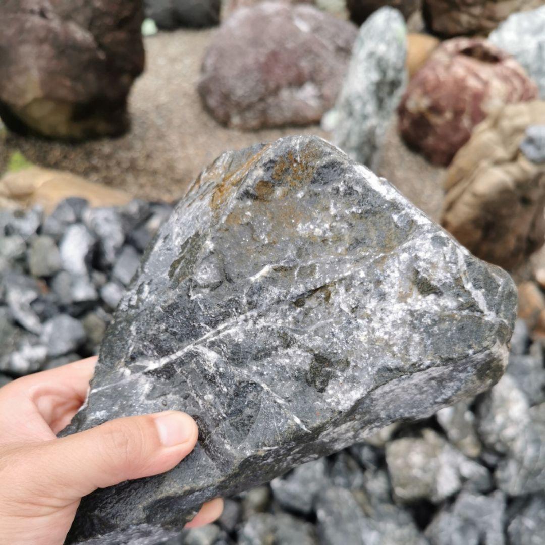 秩父産グレーストーン　1000キロ　庭石　石　鑑賞石　庭　ガーデニング