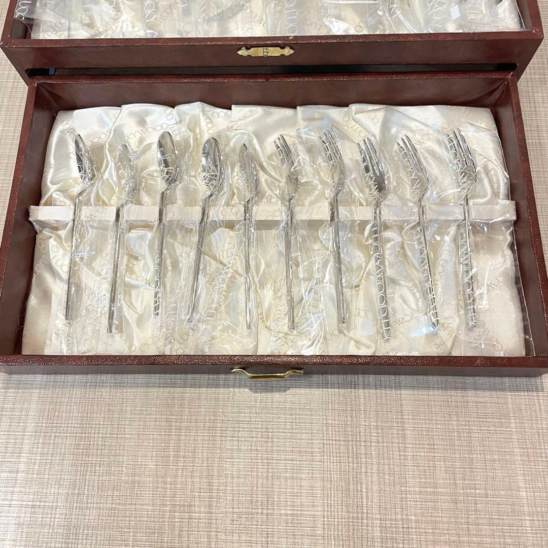 【新品】ラッキーウッド 18-12ステンレス カトラリーセット ケース付 30P