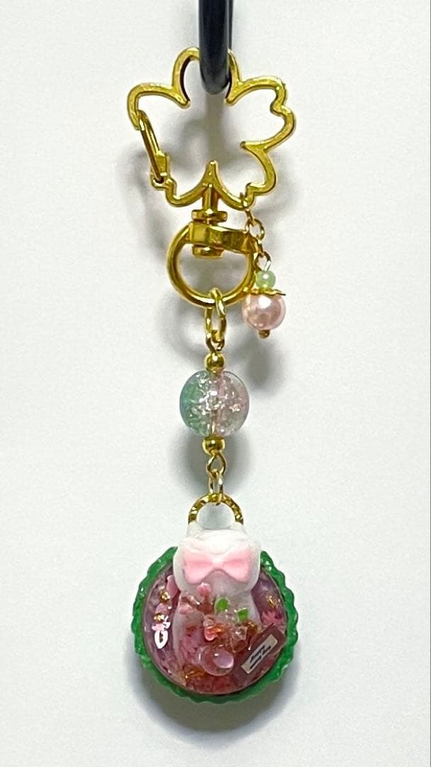 桜タルト猫キーホルダー♡フェイクスイーツ、フラワー、桜色、ビーズチャーム、お菓子