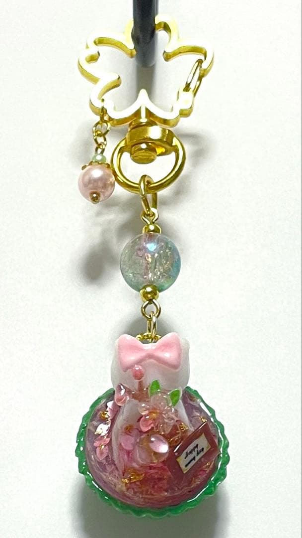 桜タルト猫キーホルダー♡フェイクスイーツ、フラワー、桜色、ビーズチャーム、お菓子