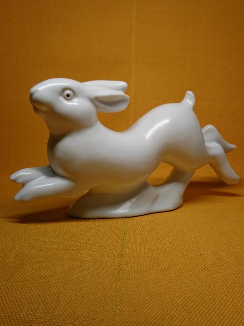【美品】ウサギ　兎　白兎　陶器　置物　インテリア　工芸品　美術品　A1683