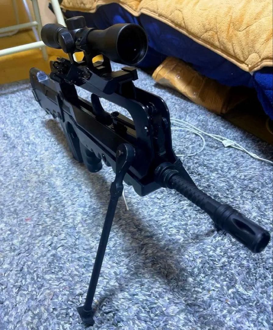 東京マルイ　ファマス　電動ガン　45度オフセットサイト、スコープ付き m870