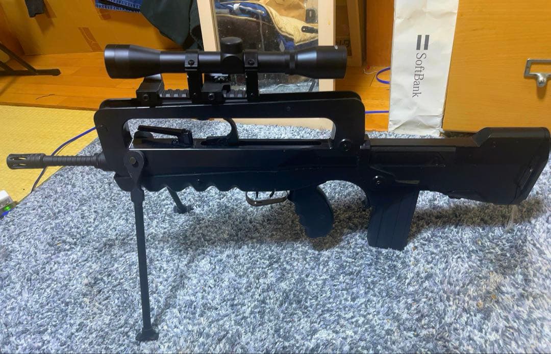 東京マルイ　ファマス　電動ガン　45度オフセットサイト、スコープ付き m870