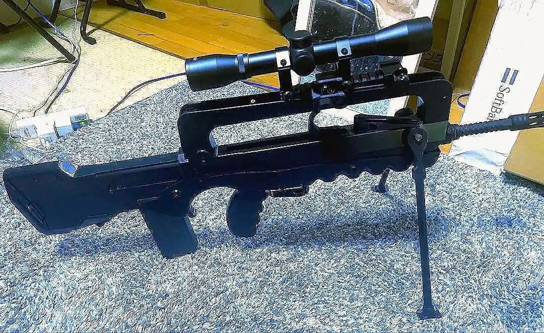 東京マルイ　ファマス　電動ガン　45度オフセットサイト、スコープ付き m870