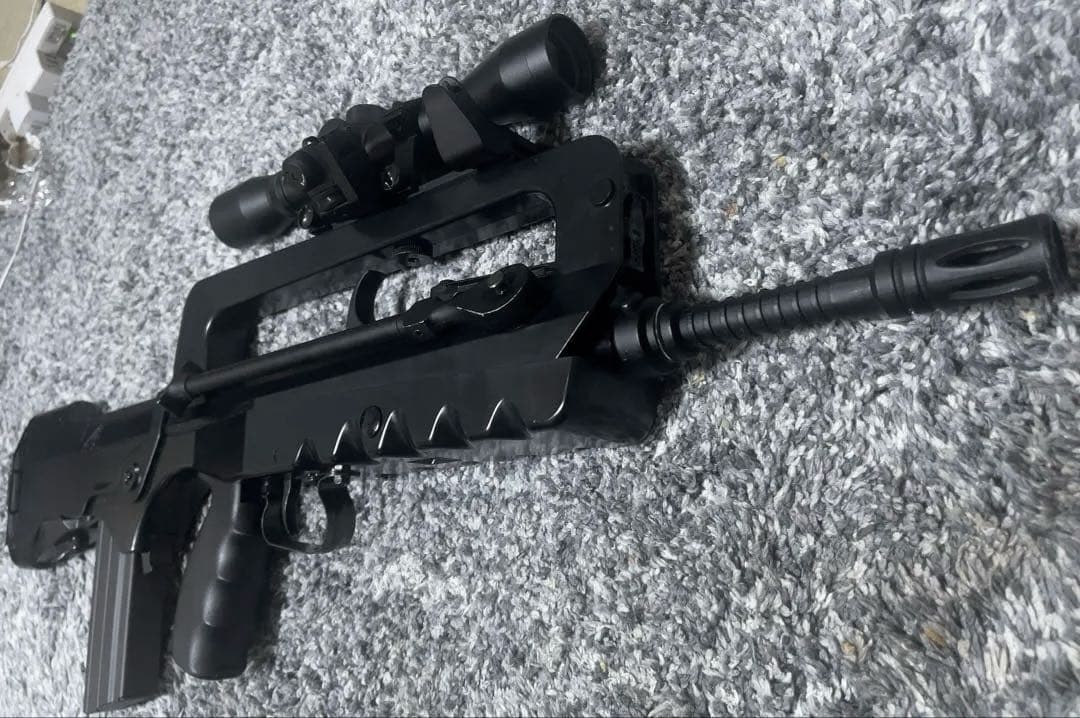 東京マルイ　ファマス　電動ガン　45度オフセットサイト、スコープ付き m870