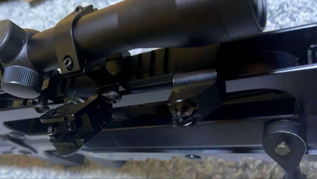 東京マルイ　ファマス　電動ガン　45度オフセットサイト、スコープ付き m870