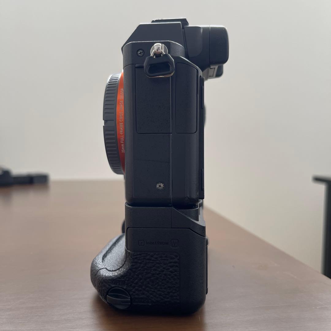 本体小傷程度　SONY α7 II 純正グリップ付き