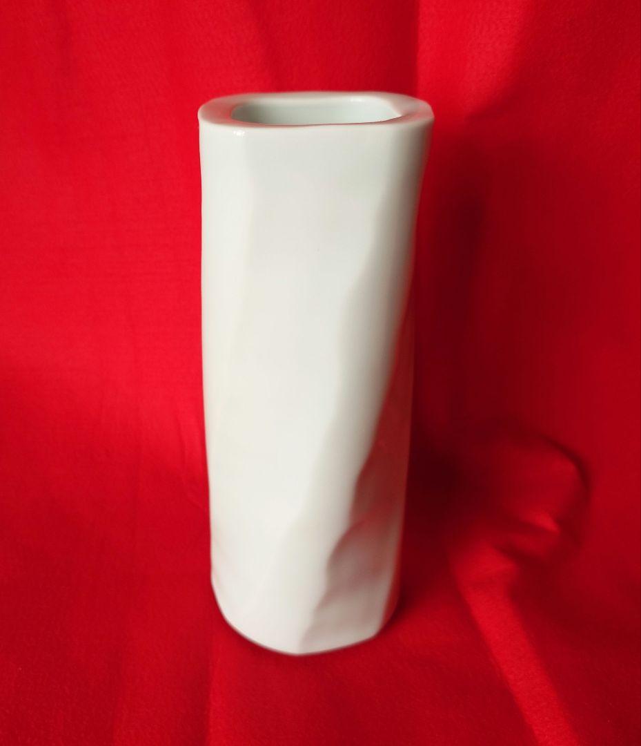 井上萬二　作　白磁　花瓶　落款有