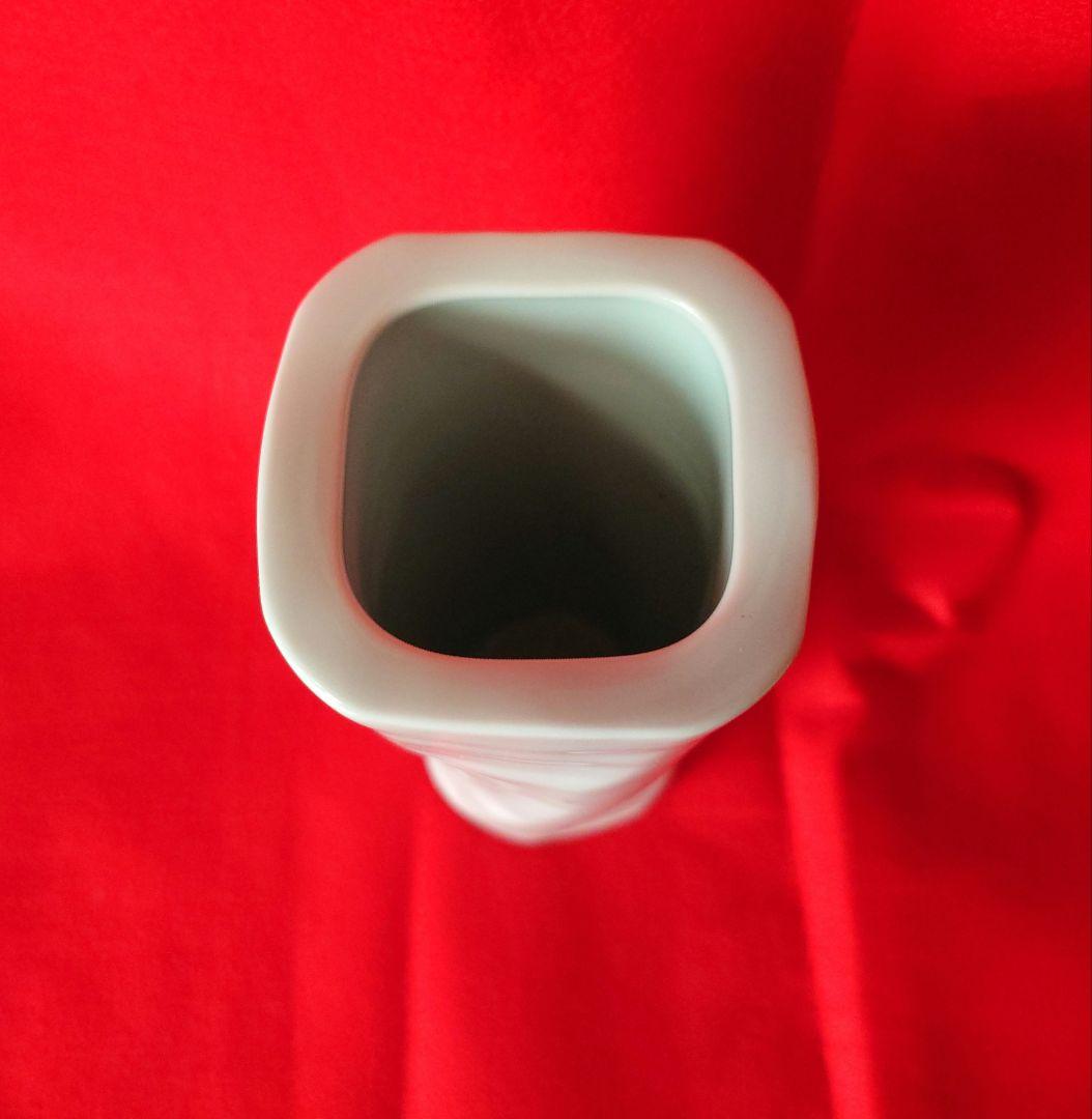 井上萬二　作　白磁　花瓶　落款有