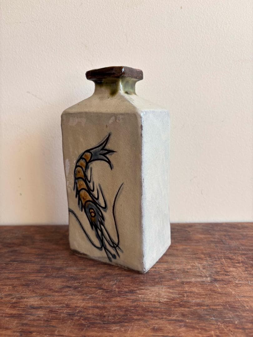 壺屋焼　古作　金城敏男作　海老魚紋彫　花器　希小品　金城次郎長男