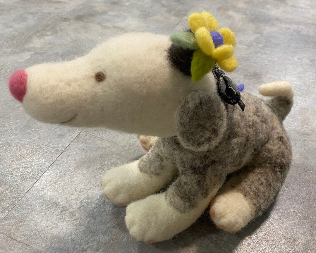 羊毛フェルト　わんちゃん　大きめ