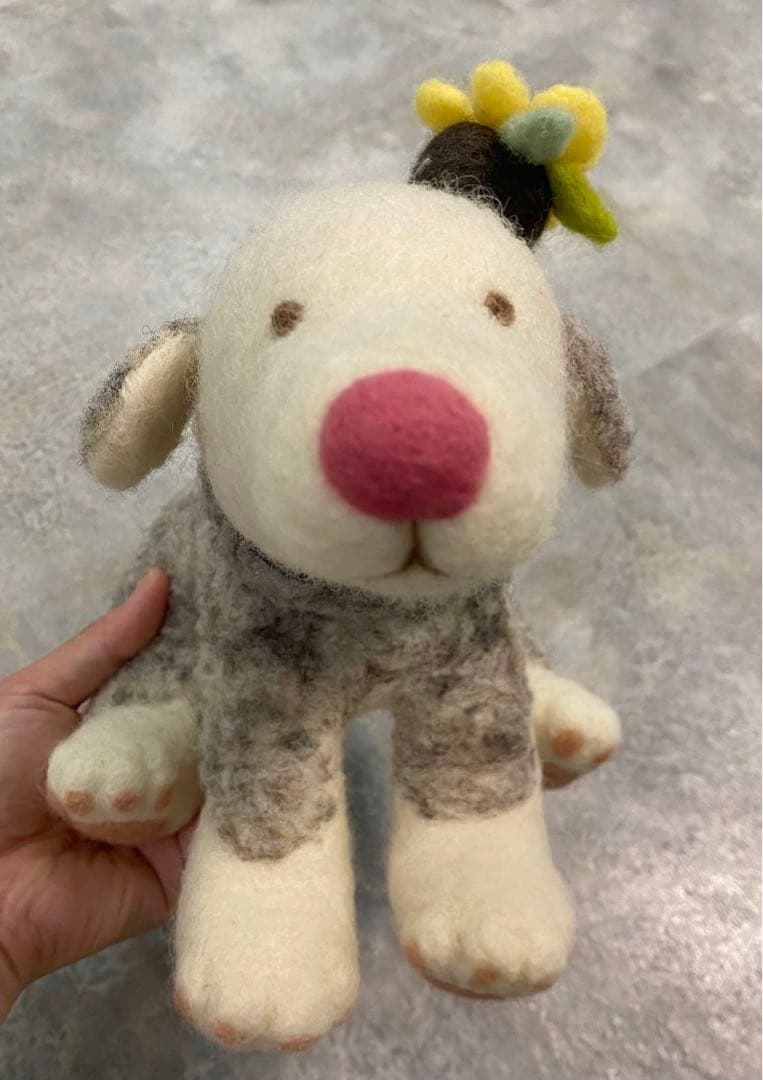 羊毛フェルト　わんちゃん　大きめ