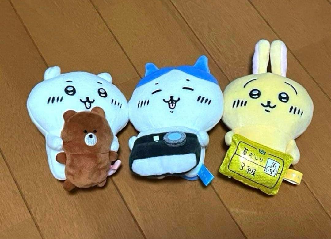 【激レア品】ちいかわ　デスクトップから見守るひっかけぬいぐるみ　初期