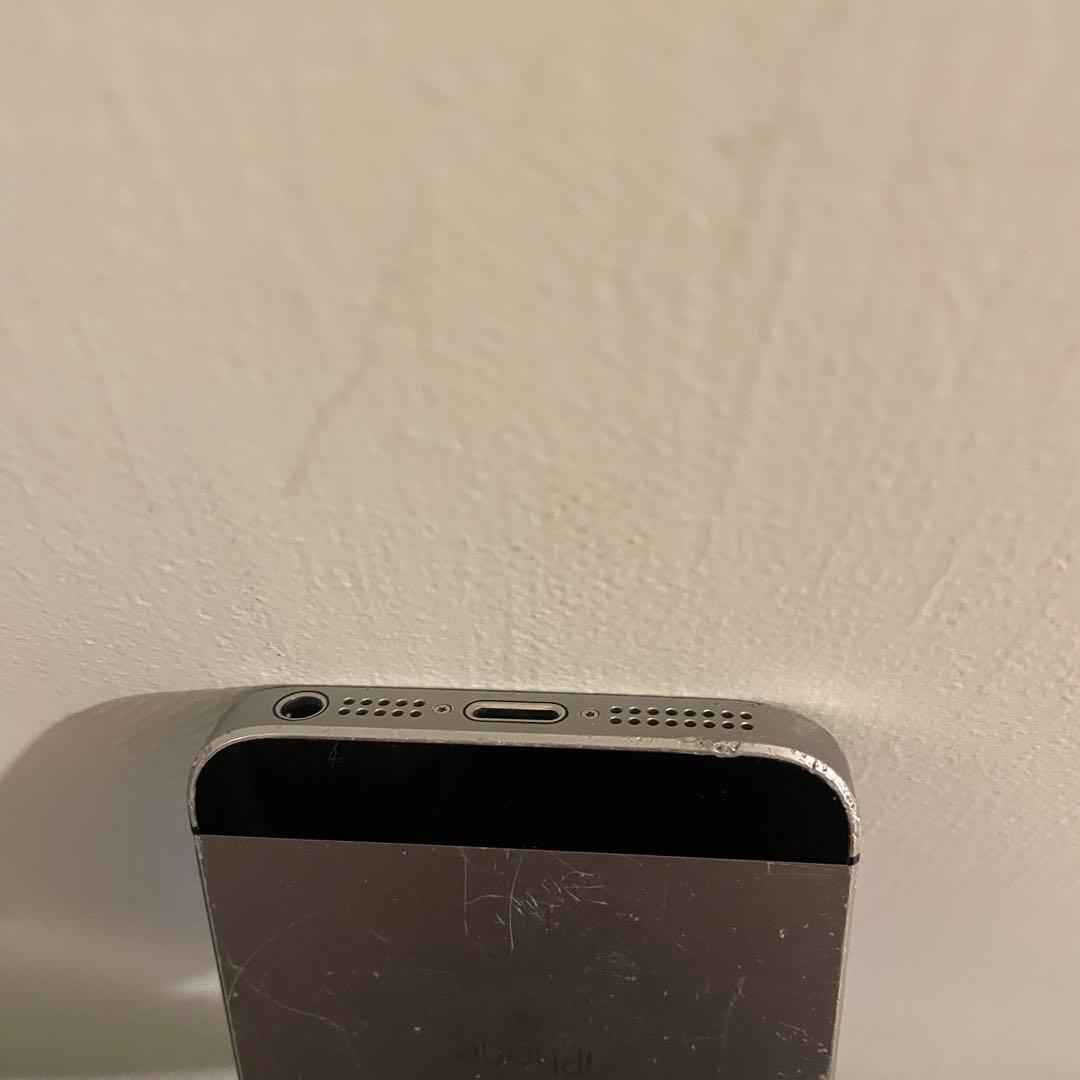 Apple iPhone SE 初代　SIMフリー　64GB