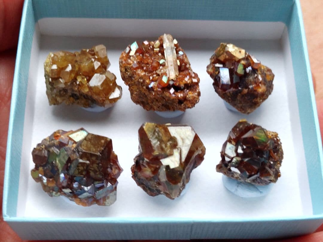 最終値下げ 奈良県天川村産 レインボーガーネット他 ミニクラスター ６点
