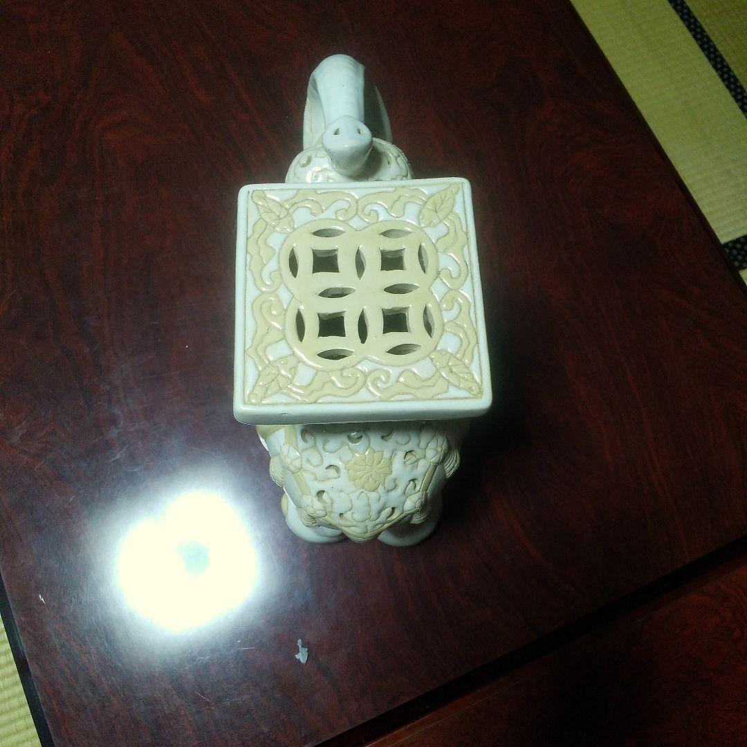 陶器製の象形 花台