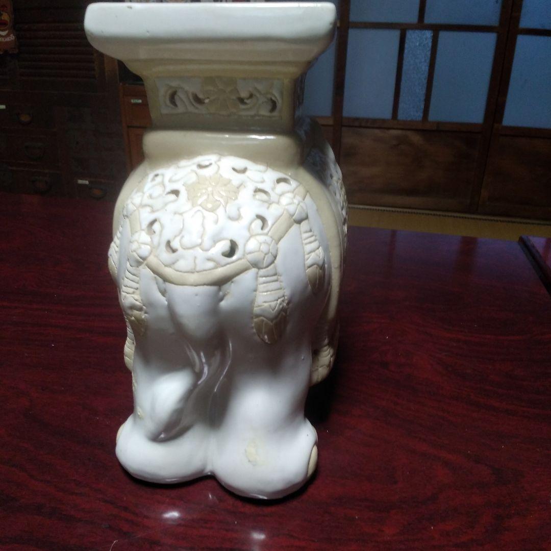 陶器製の象形 花台