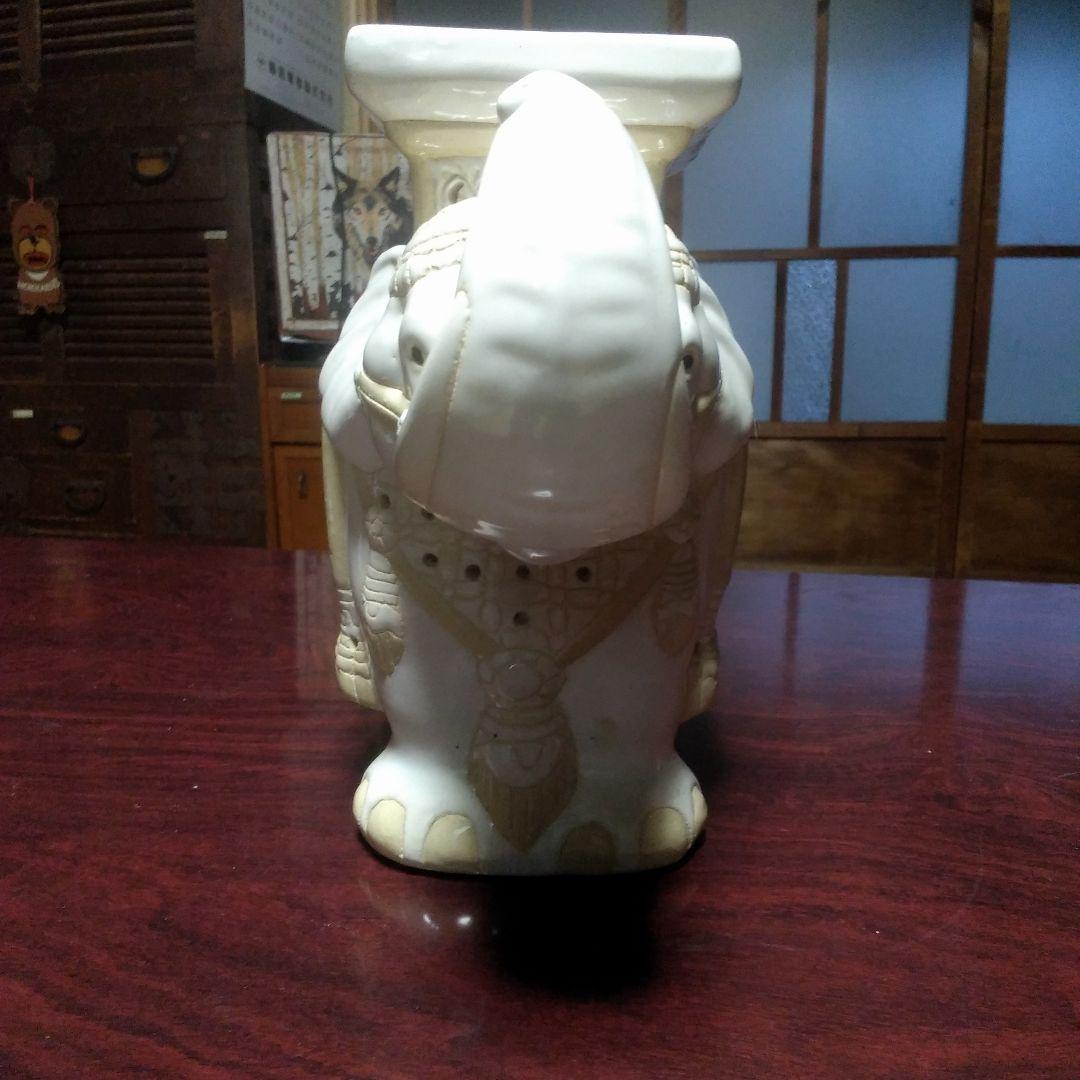 陶器製の象形 花台