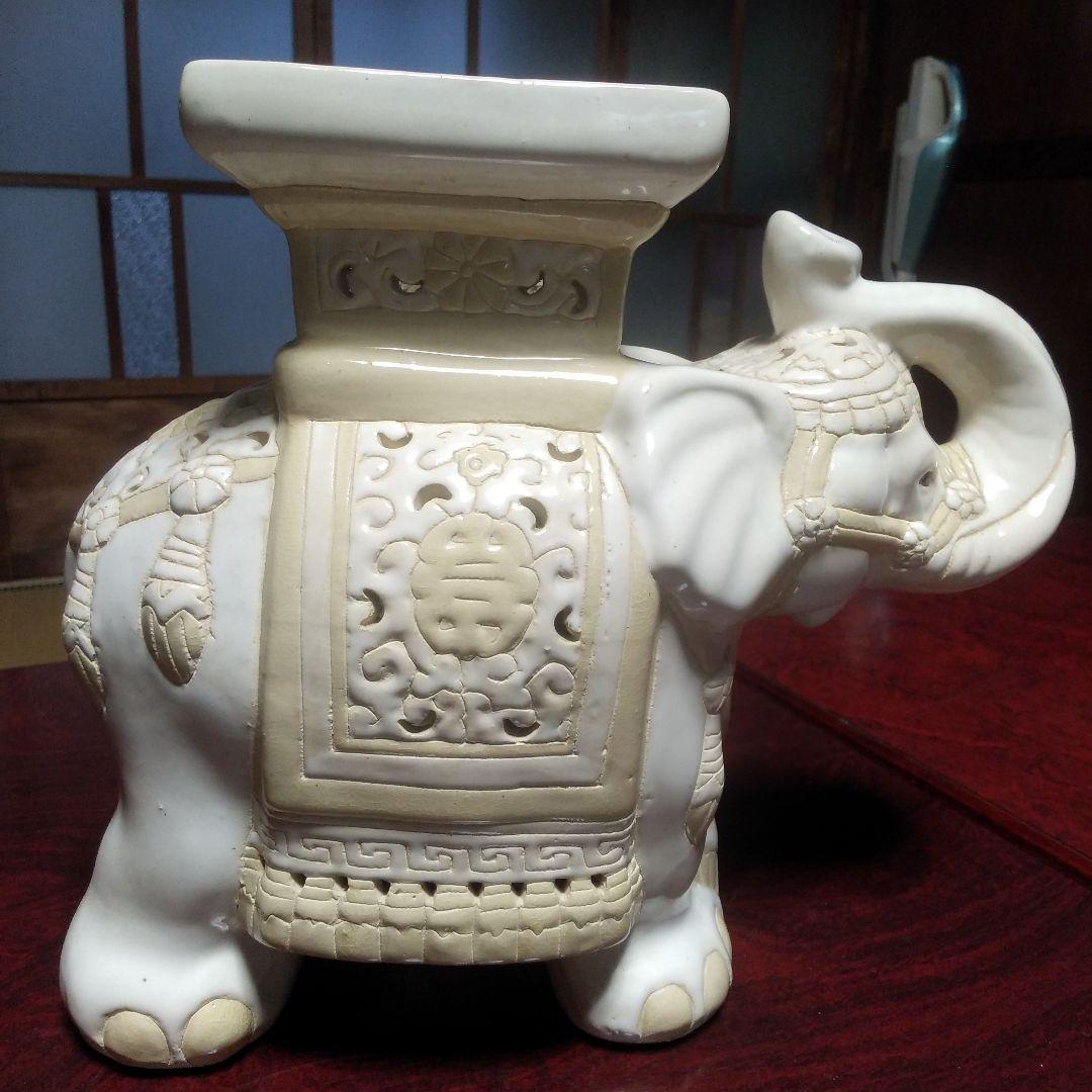 陶器製の象形 花台
