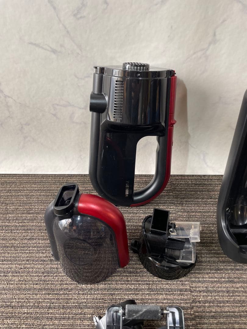 983 東芝 コードレススティッククリーナー 掃除機 充電式 取説付き 高年式