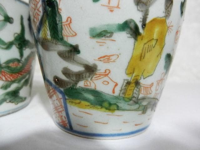 １８世紀後半の色絵蕎麦猪口２点（龍・雲・宝珠文／亀甲・人物・風景文）