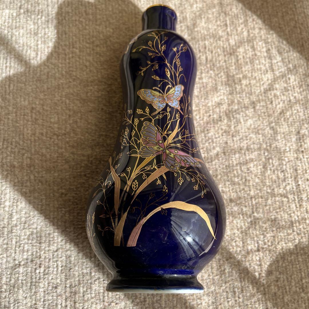 ネイビーブルー 蝶の装飾 花瓶