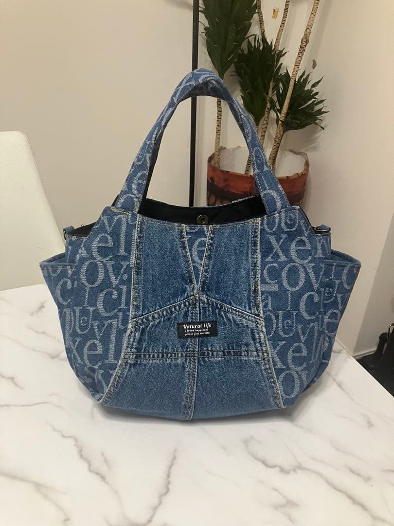 921 大きめ英字デニムリメイクバック　ハンドメイド