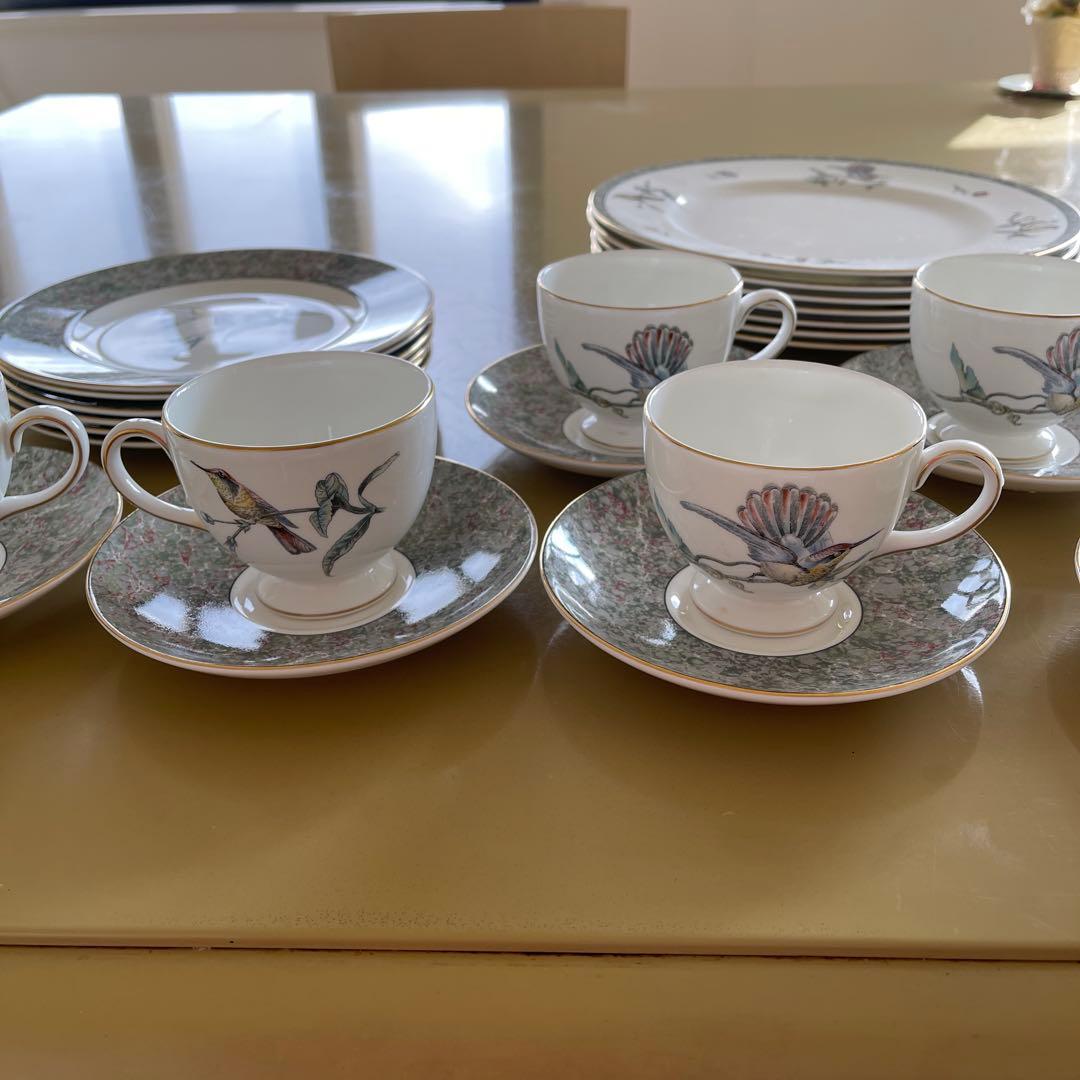 ウェッジウッド　ハミングバード　ディナー　サラダ　カップ&ソーサーセットでです。