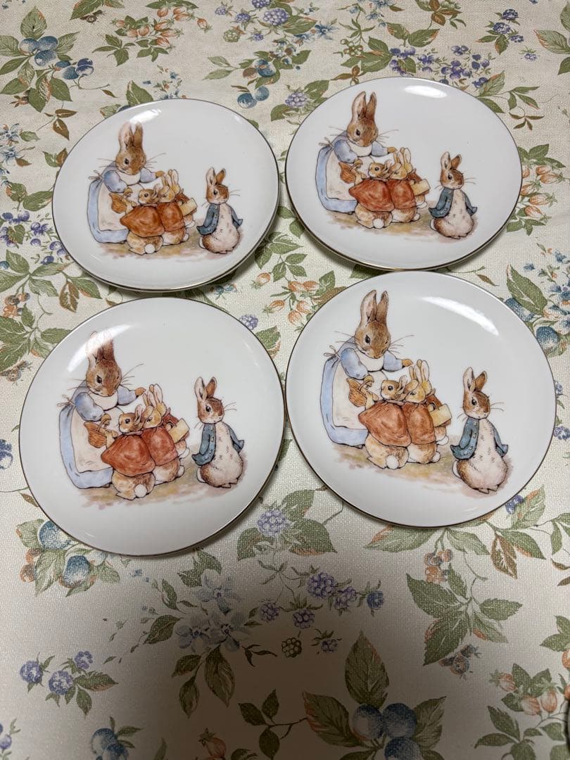 ピーターラビットティーセット　バスケット付き