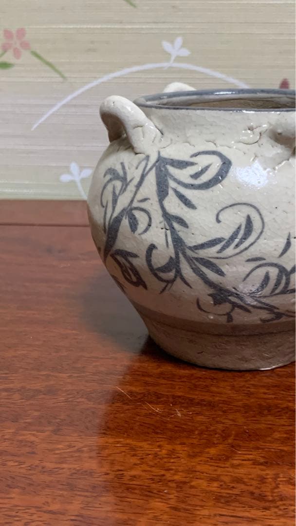 李朝？　中国？　アンティーク白磁四耳草花紋壺　花瓶