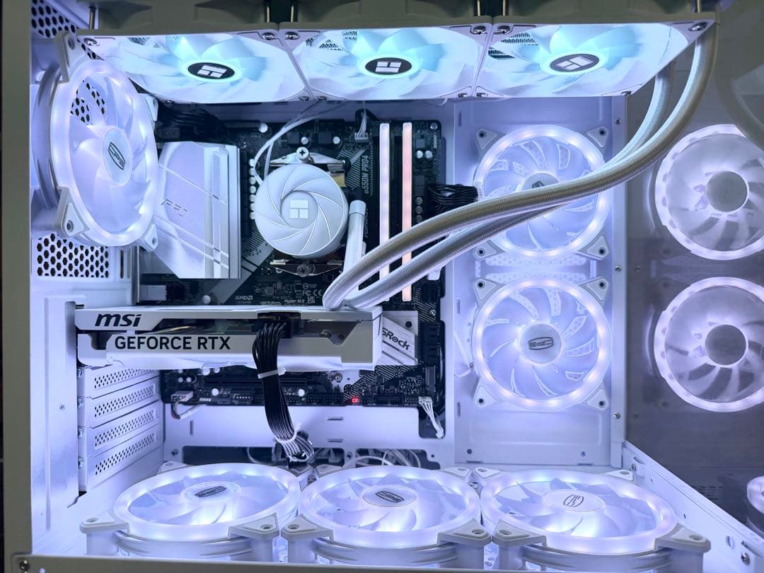 白色ゲーミングPC RYZEN7 5700X RTX5060