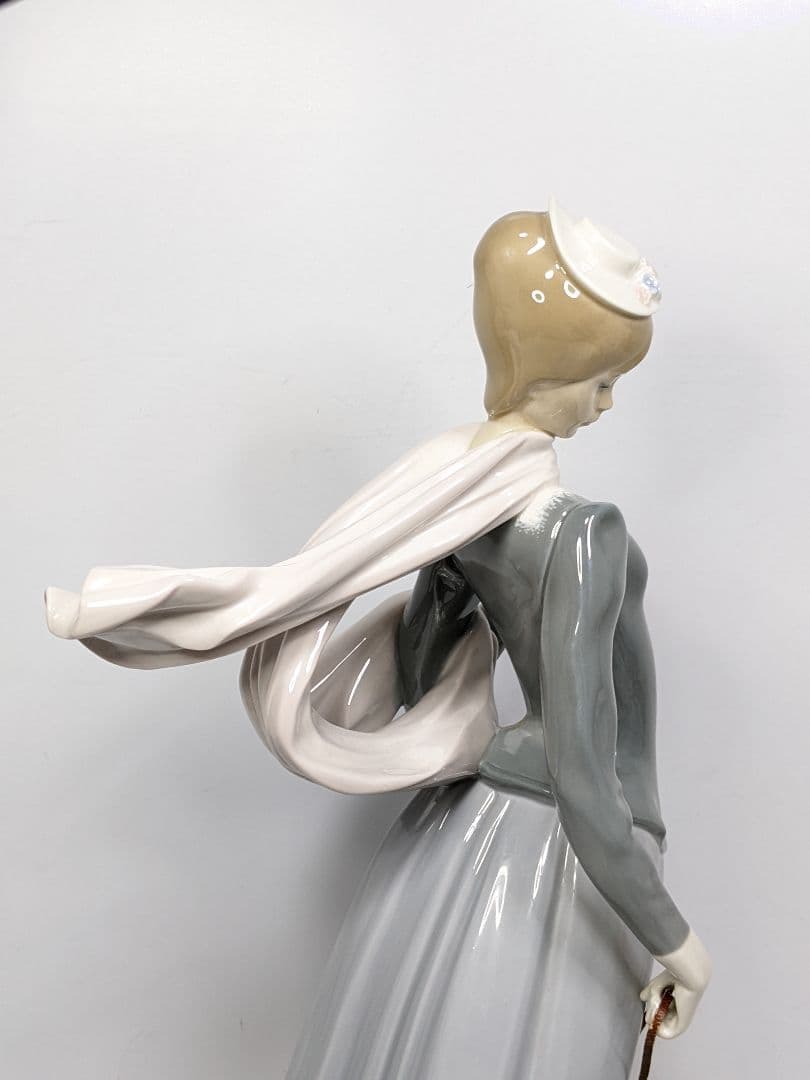 【絶版】LLADRO　ショールの貴婦人　磁器人形　陶器　スペイン