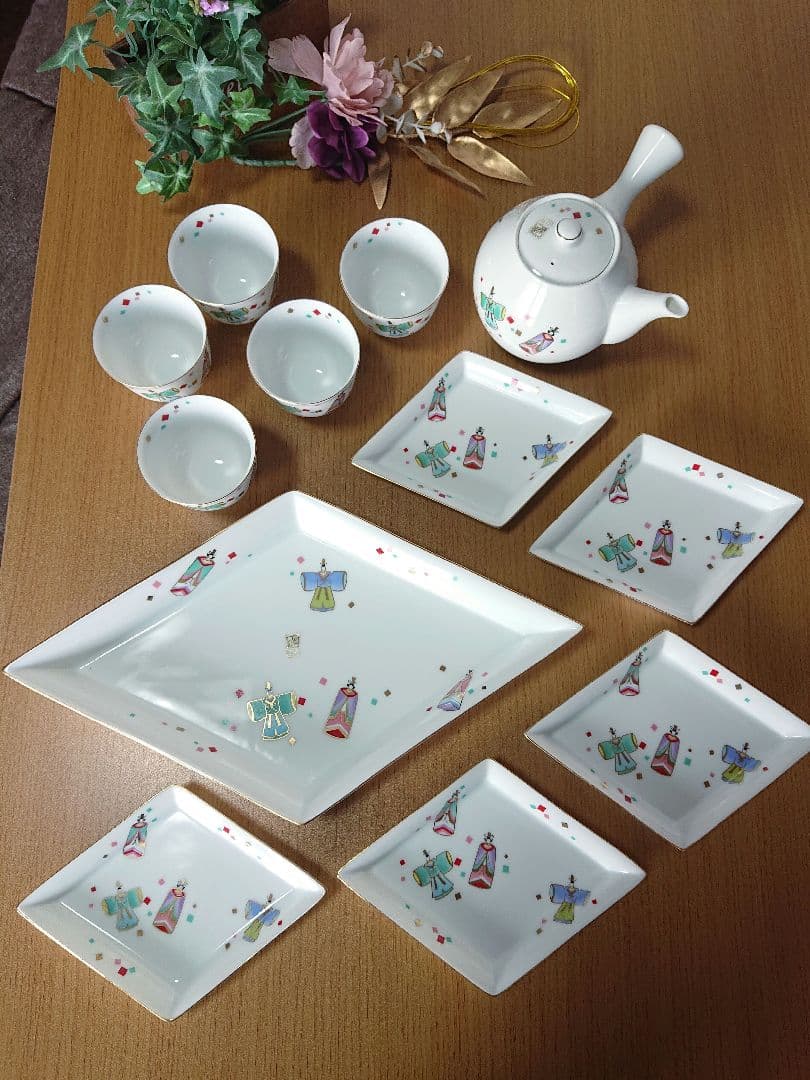新品未使用品【庫山窯】前畑陶器、ひな祭り食器１２点セット、湯飲み、急須