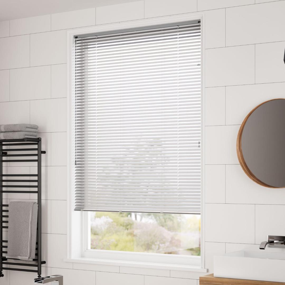 未使用　アルミブラインド　メタリックシルバー　162×144