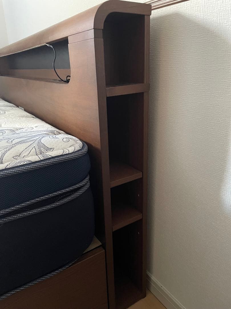 8/22に廃棄予定【美品】収納付きダブルベッド　ダークブラウンコンセント・棚付