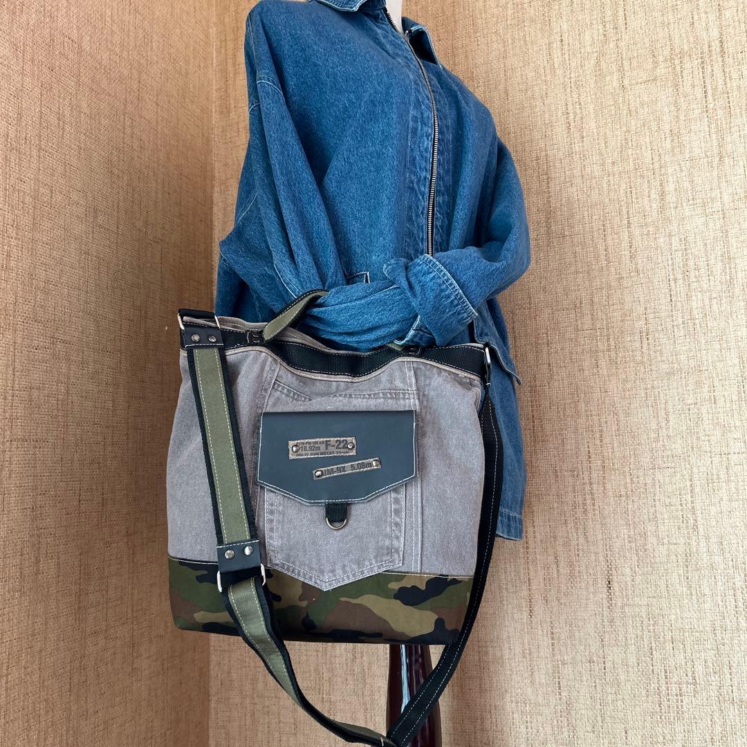 デニムリメイク　ショルダーバッグ　ミリタリー　アーミー　カモフラージュ