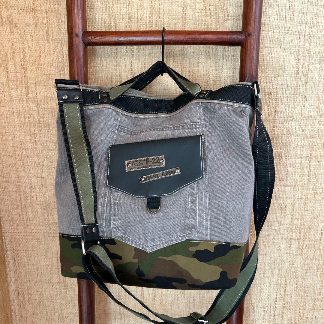 デニムリメイク　ショルダーバッグ　ミリタリー　アーミー　カモフラージュ