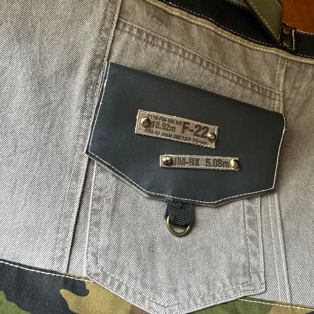 デニムリメイク　ショルダーバッグ　ミリタリー　アーミー　カモフラージュ