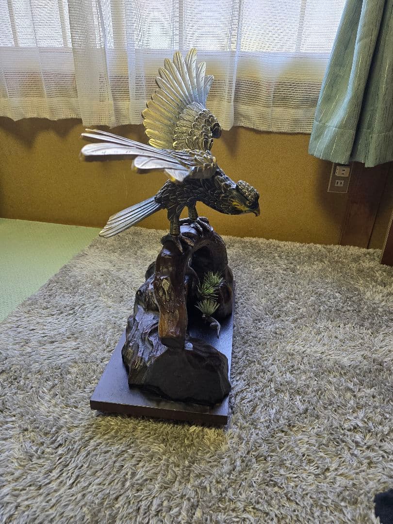 鷲　置物