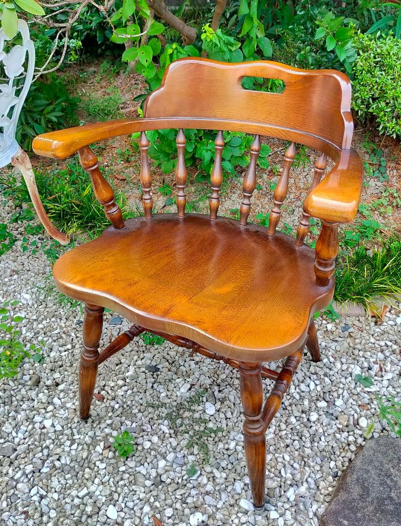 飛騨産業キツツキマーク　クラシック木製スピンドルバック椅子