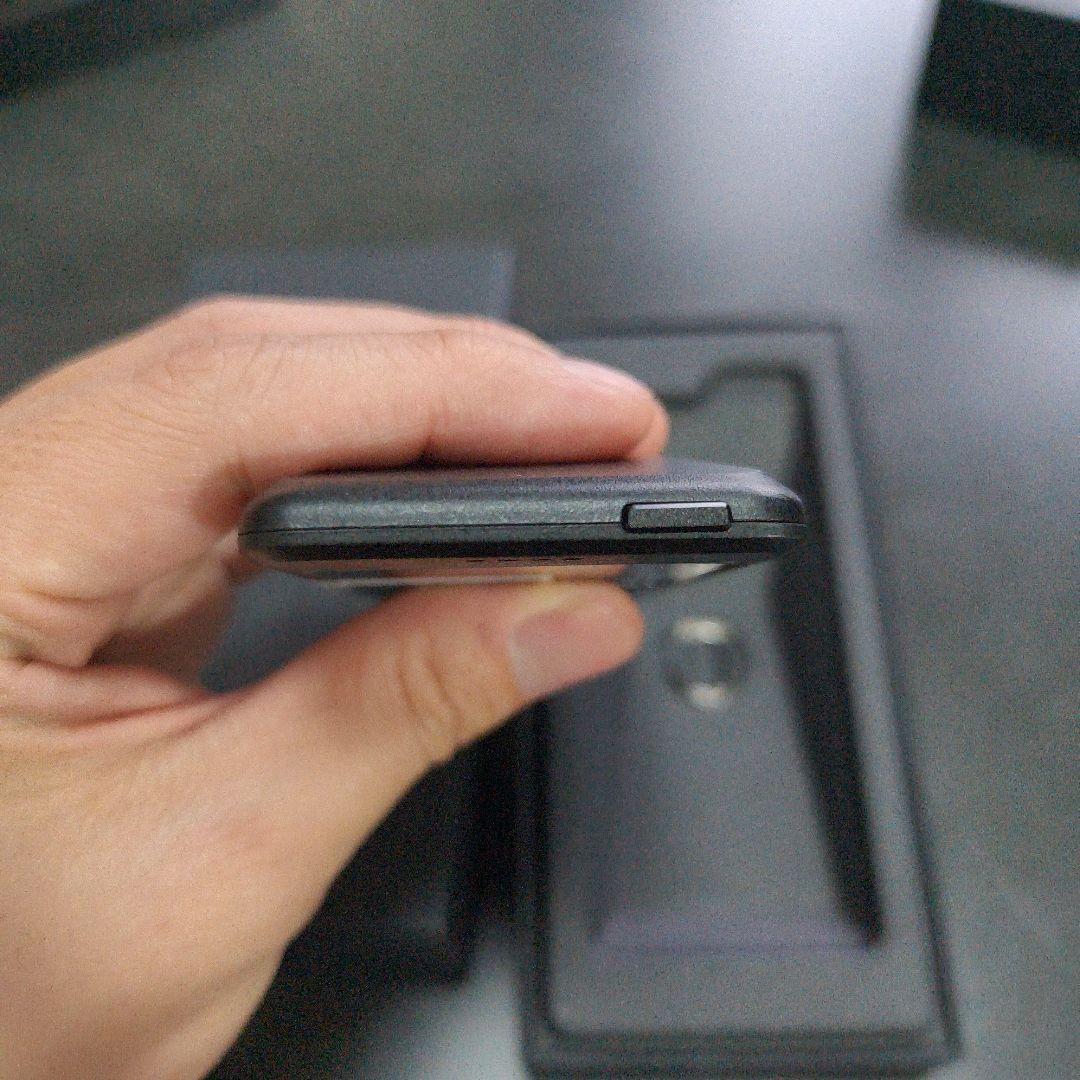 携帯電話本体 Punkt. MP02