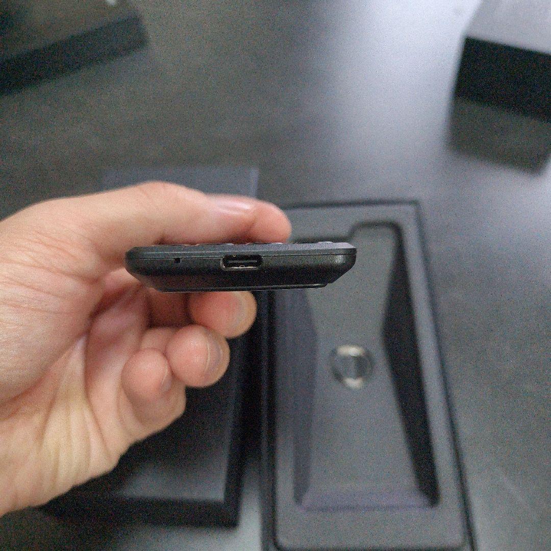 携帯電話本体 Punkt. MP02