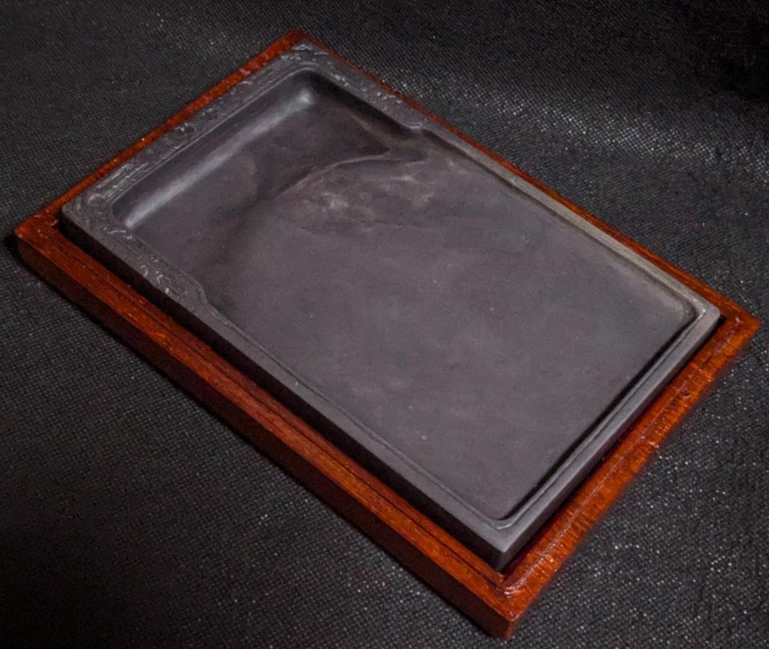 【端渓硯】◆饕餮文門字硯◆静かな油延光・青花の紫黒美石◆約七吋◆唐木共箱