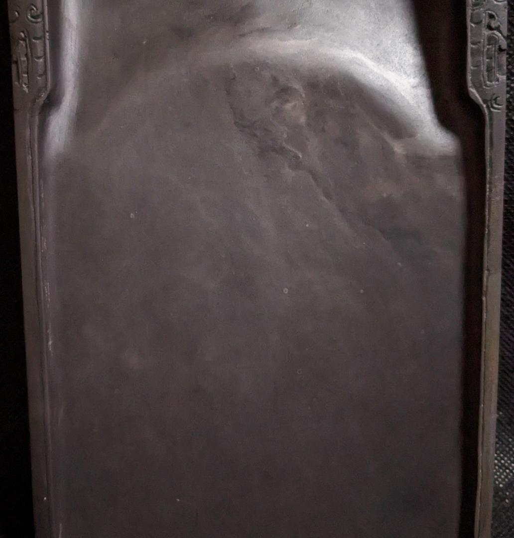 【端渓硯】◆饕餮文門字硯◆静かな油延光・青花の紫黒美石◆約七吋◆唐木共箱