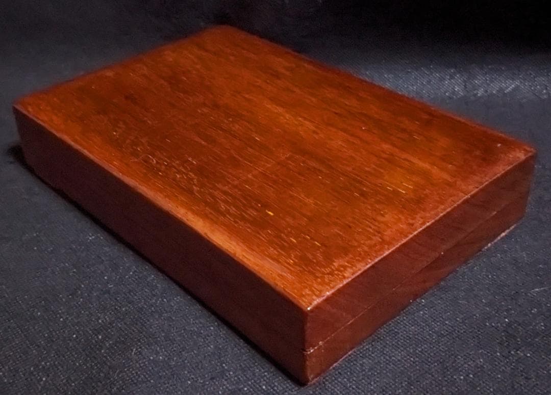 【端渓硯】◆饕餮文門字硯◆静かな油延光・青花の紫黒美石◆約七吋◆唐木共箱