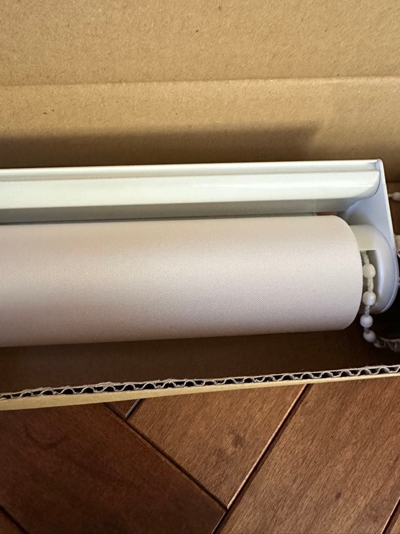 ロールスクリーン 天井付け 670x2540 2セット