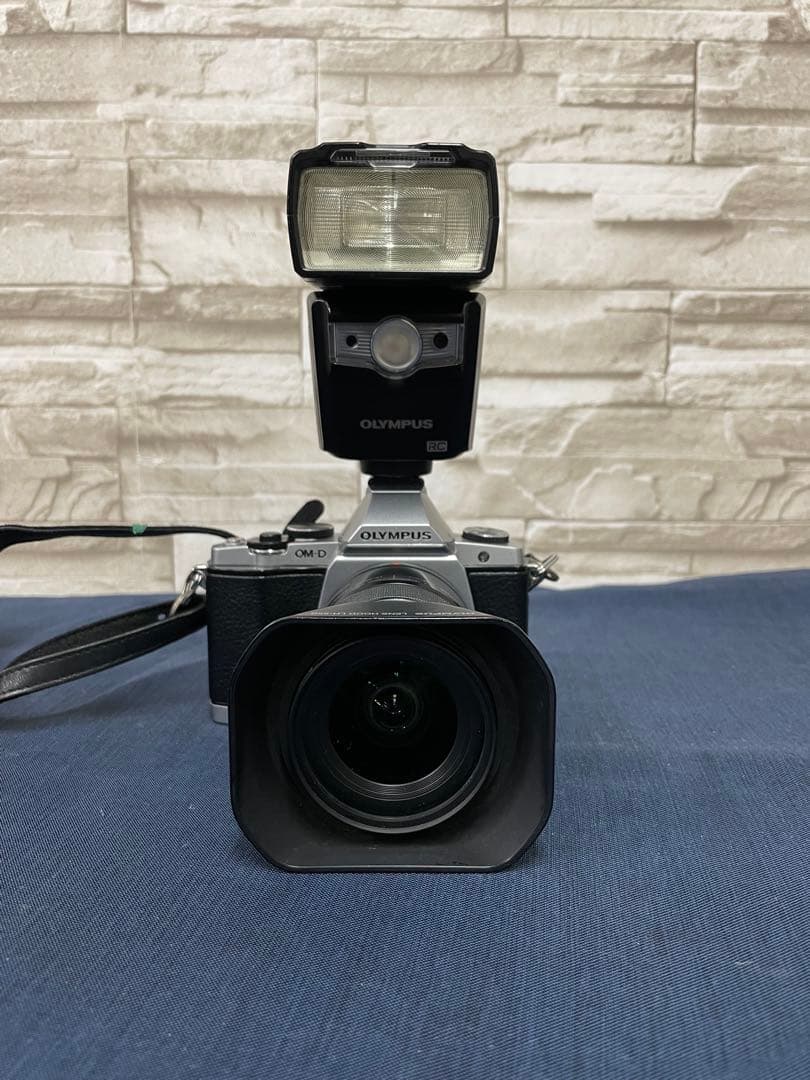 オリンパス　OLYMPUS OM-D E-M5 デジタル一眼レフ　セット売り
