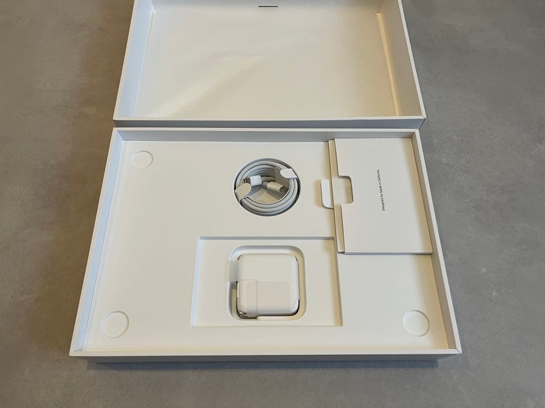 M1 MacBook Air 8GB 256GB USキーボード スリーブ付属