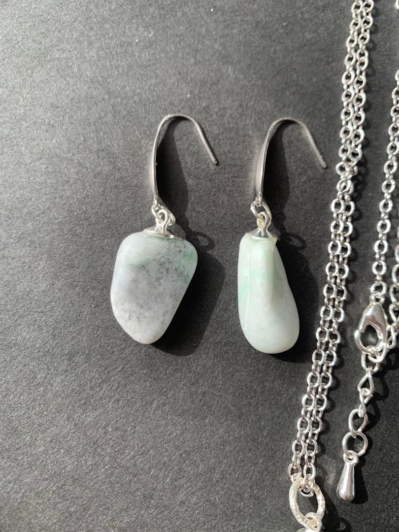 224.天然石糸魚川翡翠チャームとピアスセット！